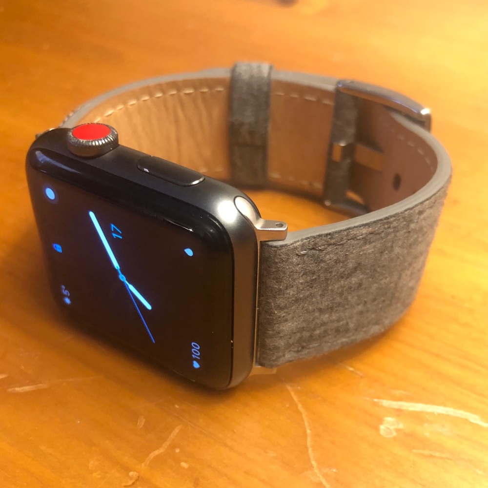 Apple Watch - Series 3 w/ Cellular